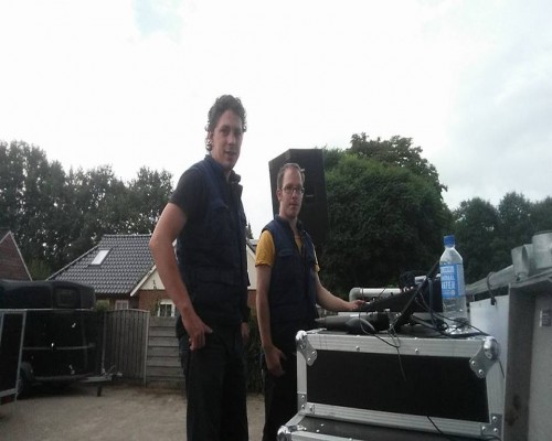 DJ Kelvin en DJ Andre verzorgen de muziek voor het evenement